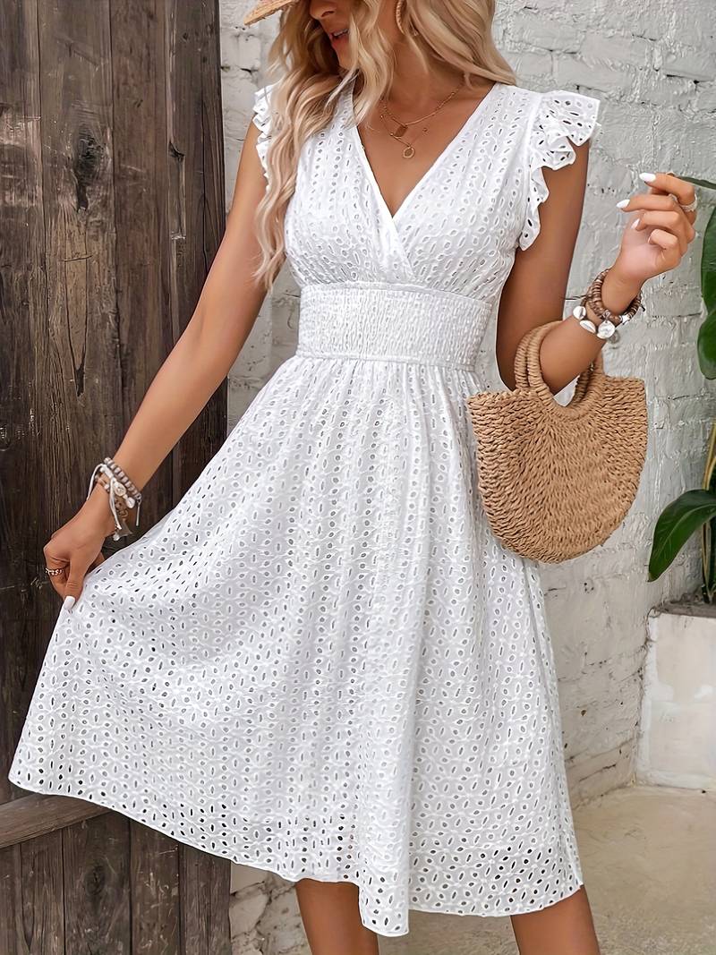 Amelia - Weißes Sommerkleid mit Lochstickerei und Rüschen