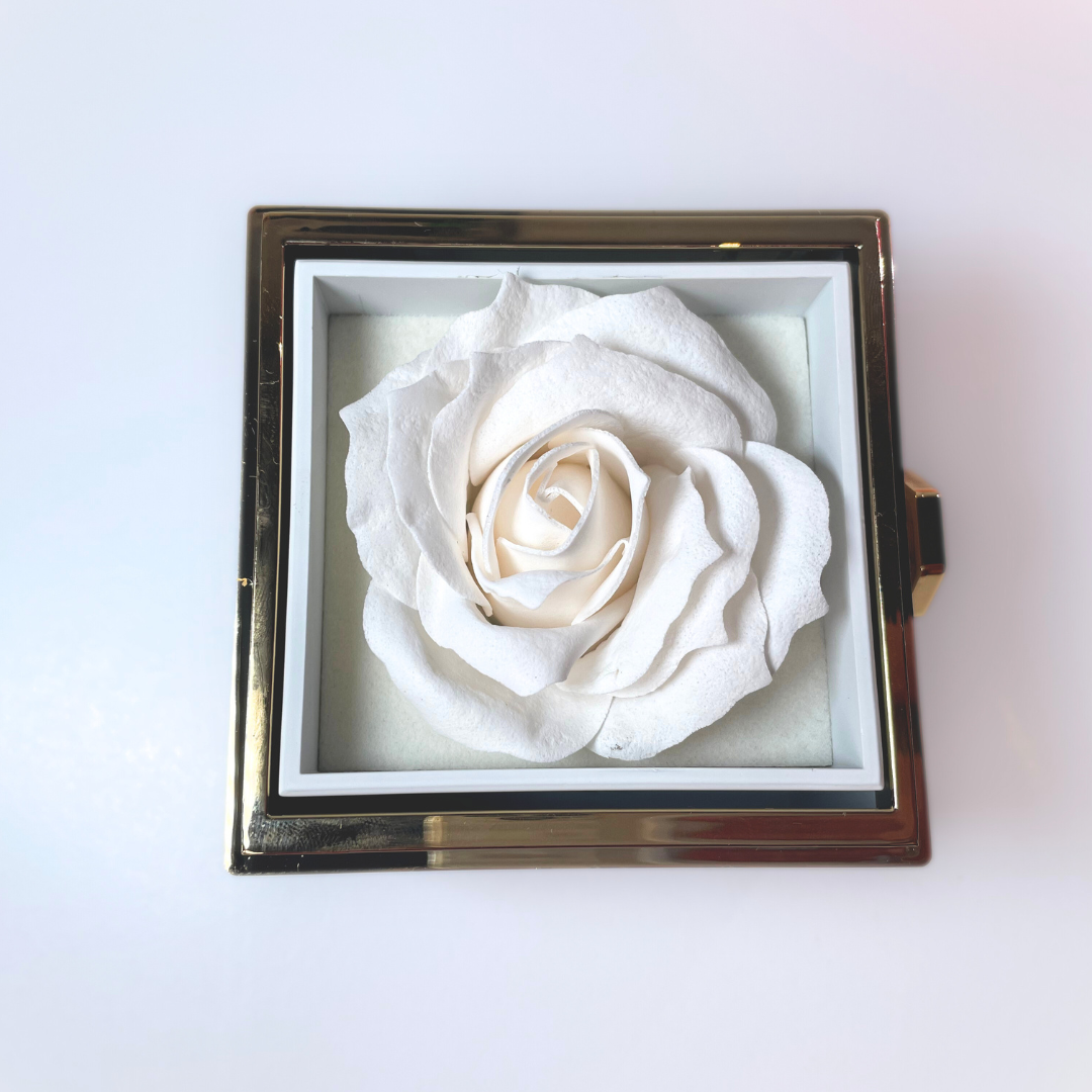 Dainty Petals - Zeitlose Rose und Liebe Ewigkeit Halskette