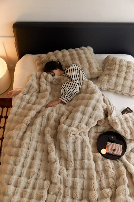 Cozy Cocoon – Ganzjahres-Kuscheldecke