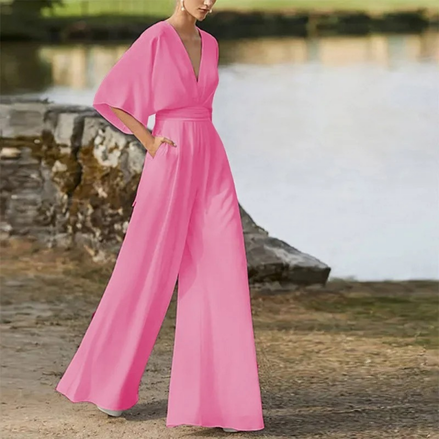 Rossa - eleganter kastanienbrauner Jumpsuit mit V-Ausschnitt und loser Hose