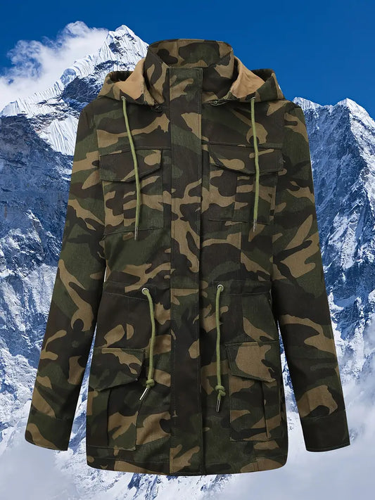 Gertrude - Lange Jacke mit Kapuze und Kordelzug in Camouflage-Optik