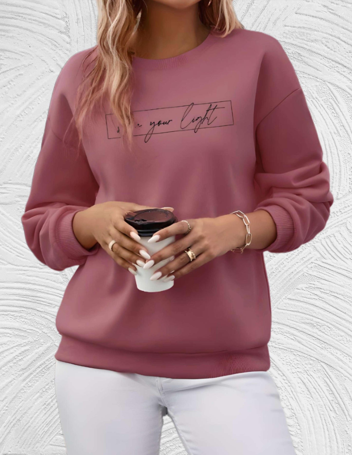 Übergroßer Pullover mit Rundhalsausschnitt und „share your light“-Aufdruck auf der Vorderseite - Thalia