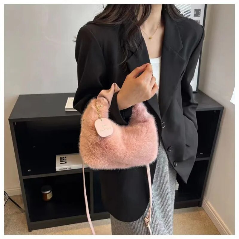 Plushies - Luxe Fluff Small Tote Taache für Damen