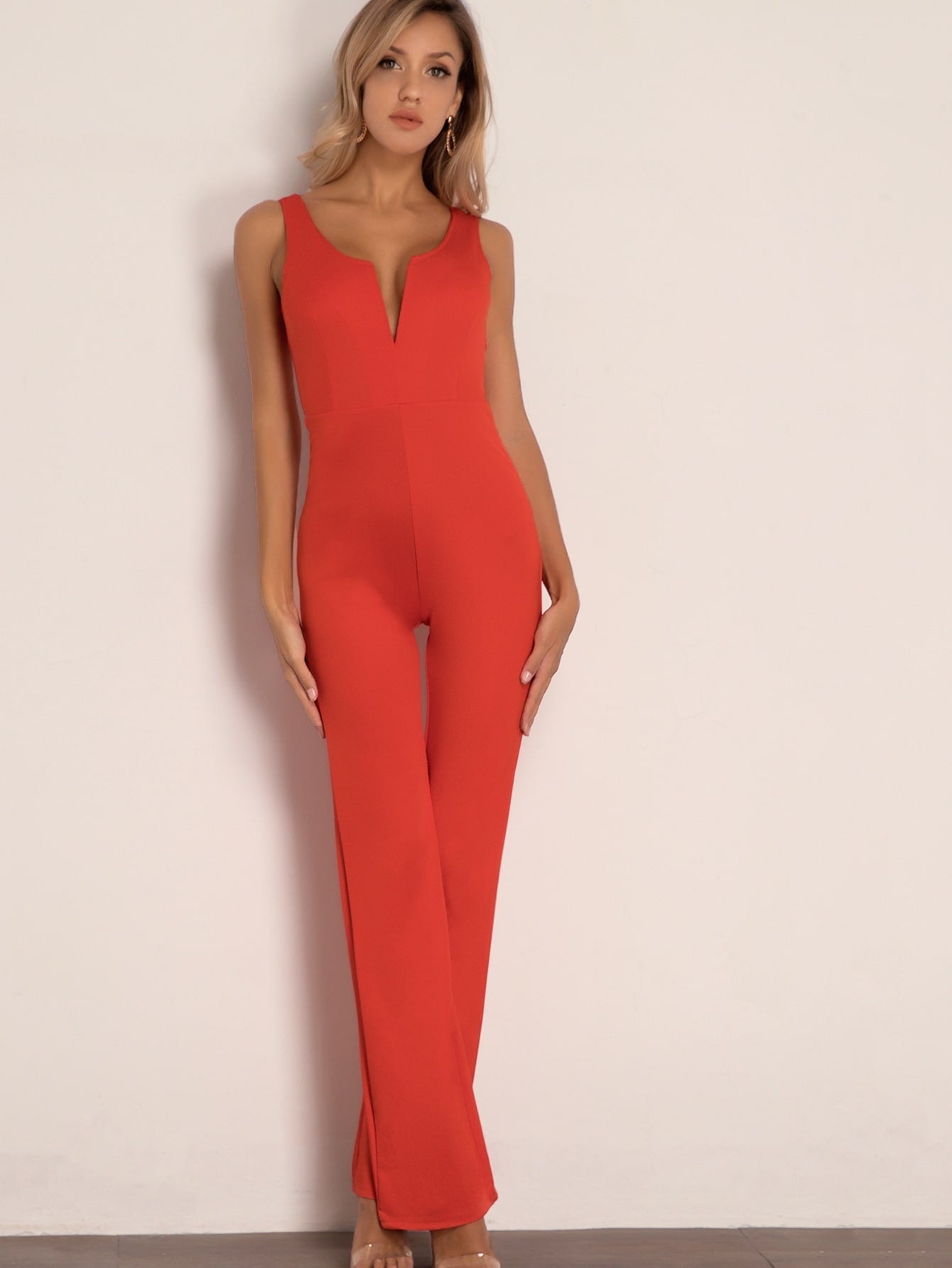 Elara's - Charme: Stilvoller Jumpsuit mit Einzigartigem Schnitt