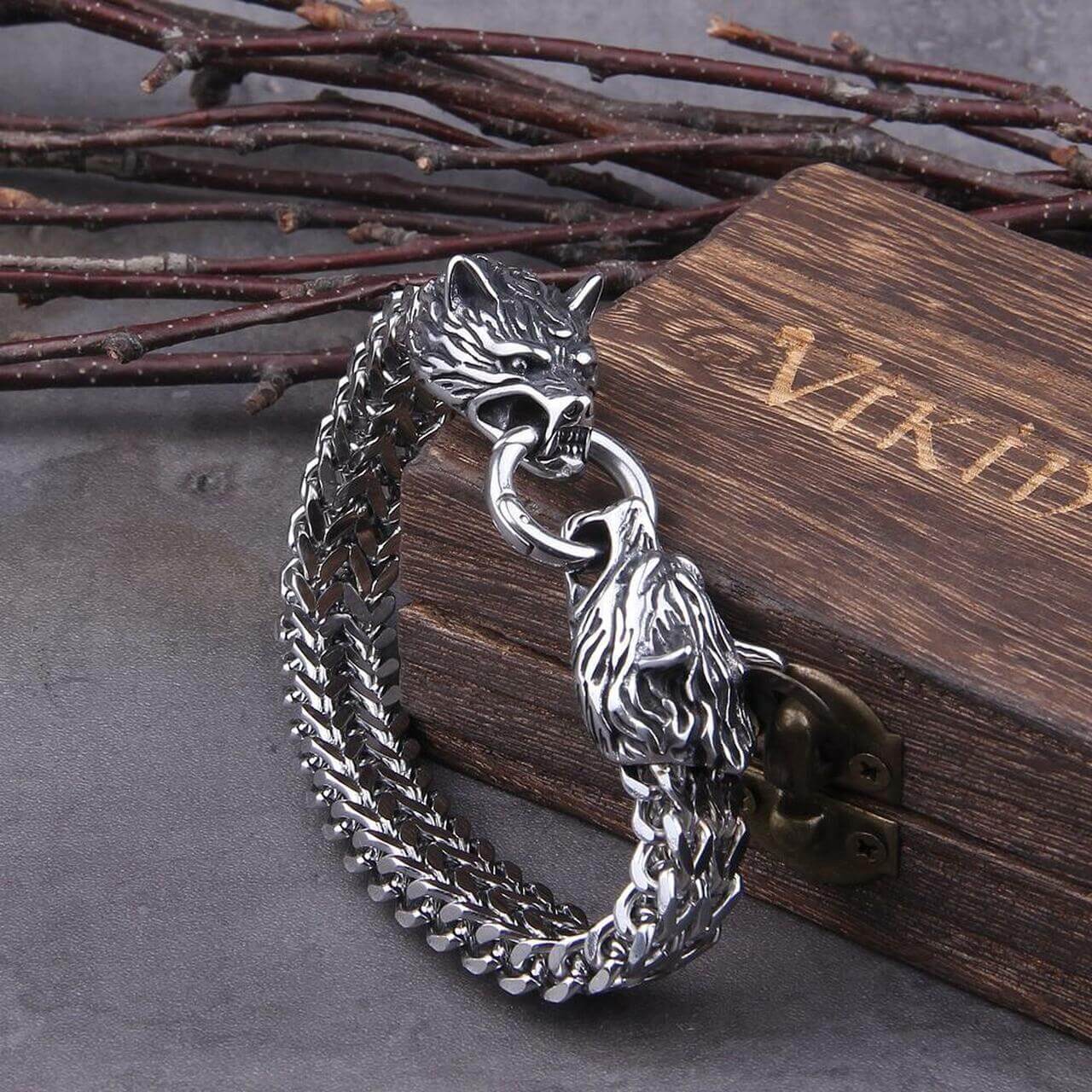 Siegmund - Fashionable Viking Wolf Armband